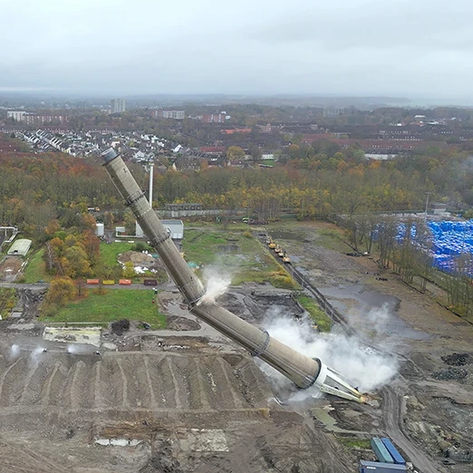 Sprengung Kesselhaus, DeNoX & Schornstein Gemeinschaftskraftwerk Kiel - Bild 1