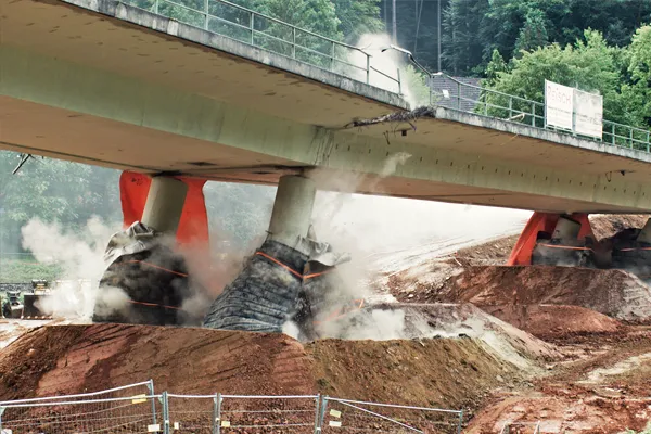 Sprengung Talbrücke Bad König/Zell